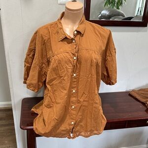 GAP Short-Sleeve Button-Front Shirt in Rust Brown